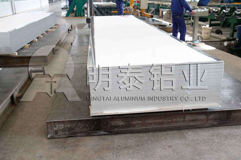 汽车发动机盖材料5052铝板怎样？汽车发动机盖材料5052铝板多少一吨